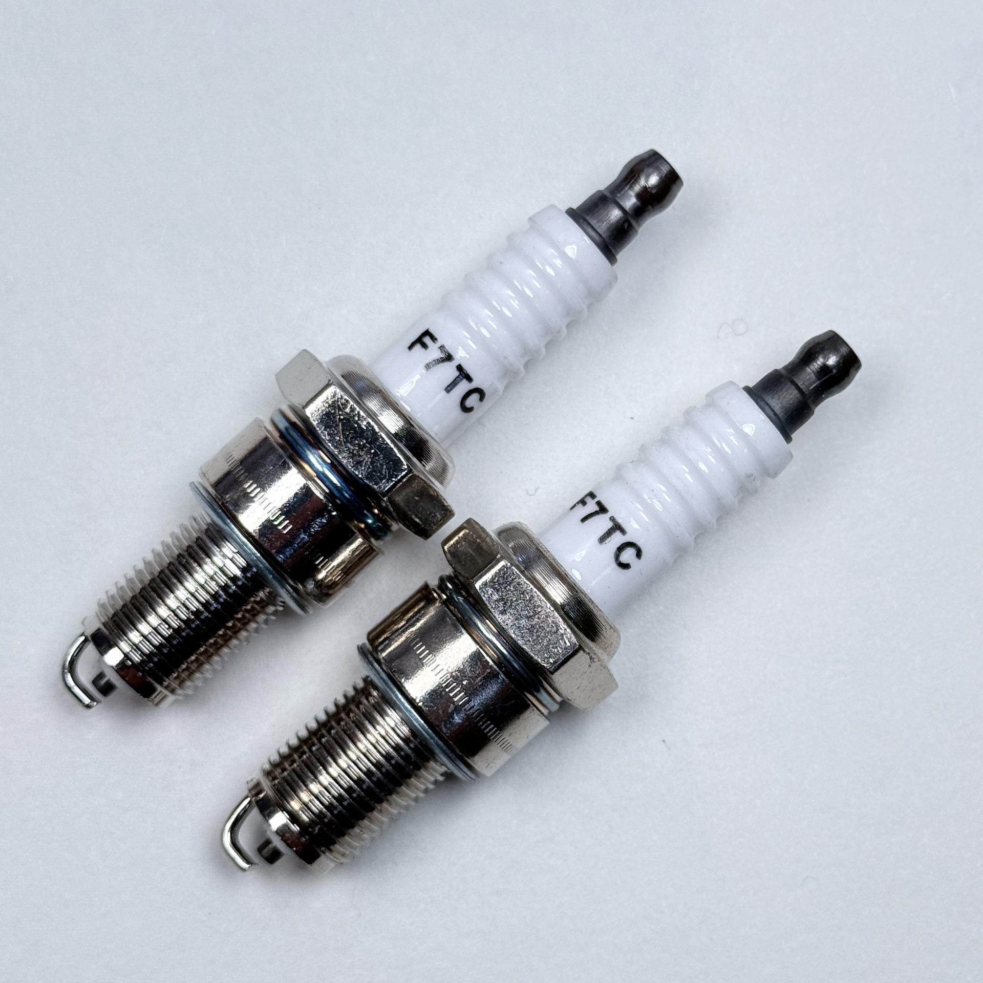 Cross-Border F7Tc Micro-Tiller Gasoline Engine F5Tc Universal Spark Plug Engine 168/188 Spark Plug Nozzle