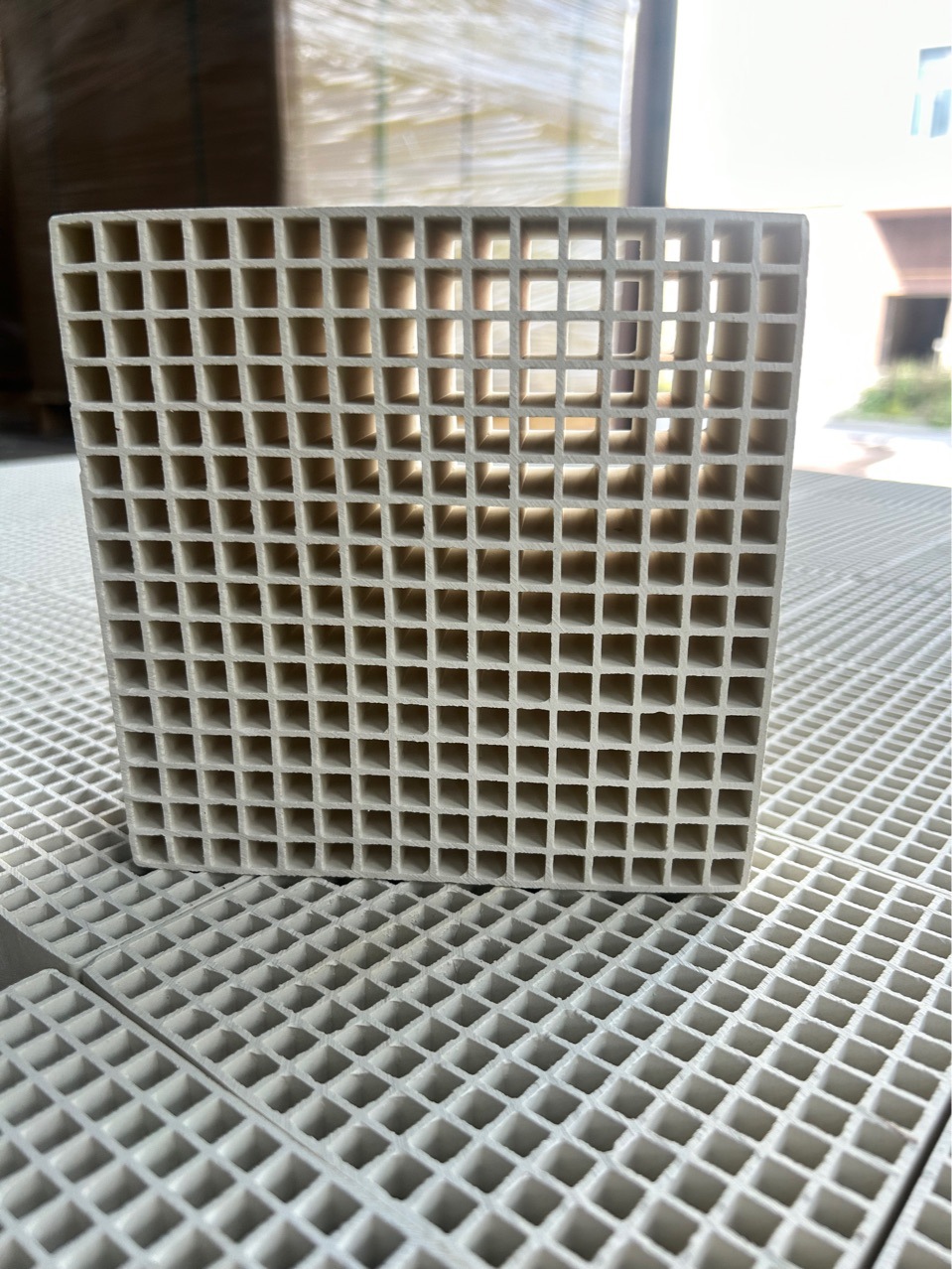 Honeycomb Ceramic Heat Storage Body, Cordierite Carrier, Porous Honeycomb Brick, Corundum Mullite Heat Storage Brick, Ceramic Filler Block