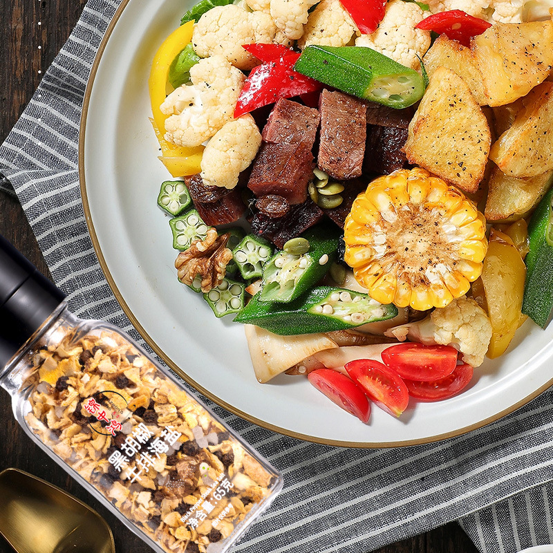 Grinding Western Food Seasoning in stock Light Food Black Pepper Mixed Seasoning Bottled Western Food Seasoning