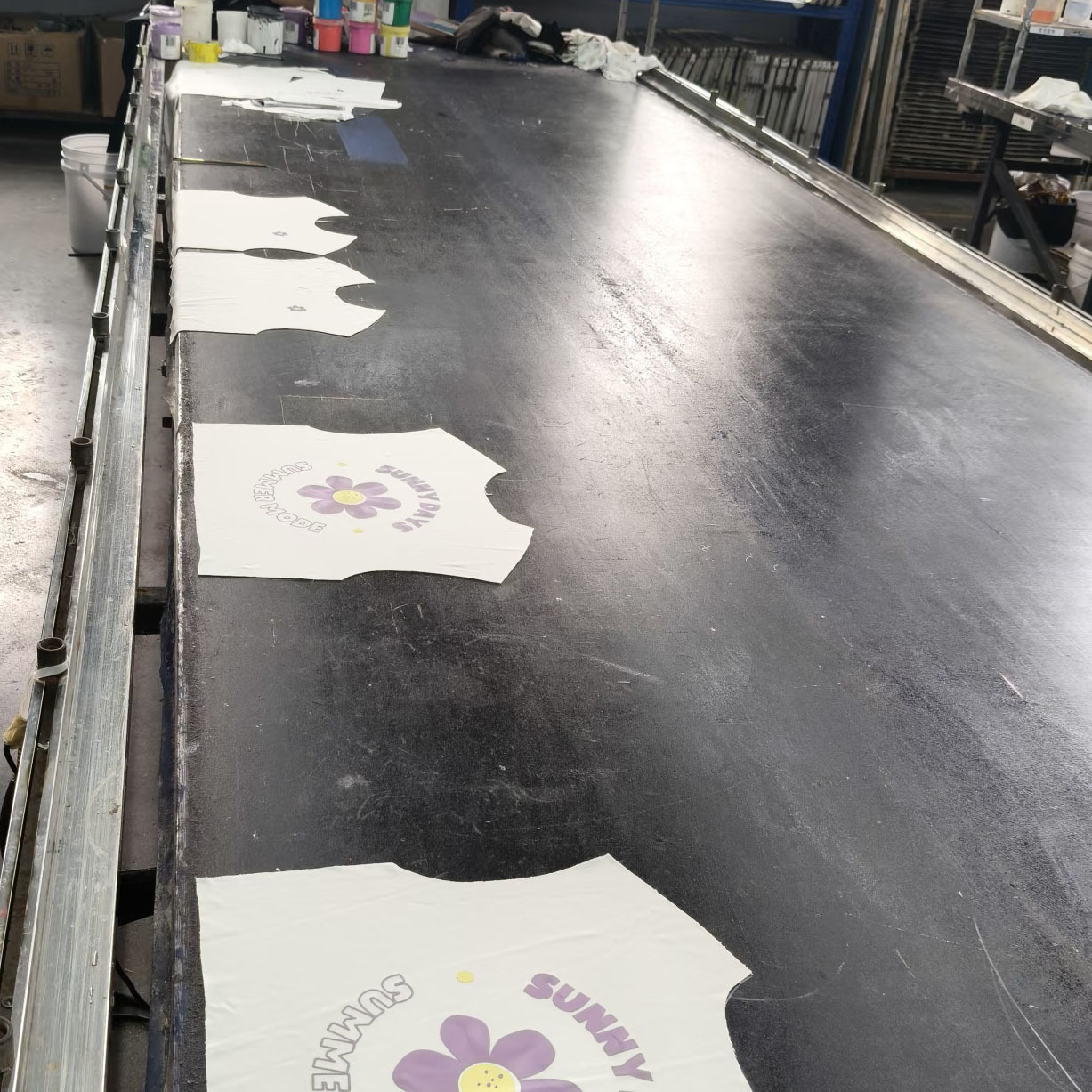 Yiwu Ready-Made Garment Pieces, Customized Silk Screen Printing T-Shirts and Sweatshirts, Source Factory, Small Batches Available