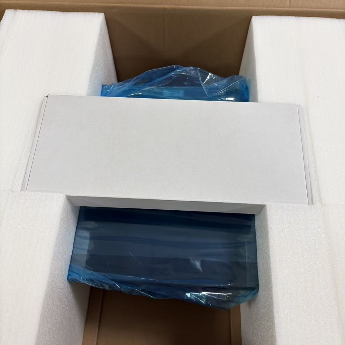 Advantech Dhk21 Industrial All-In-One Tablet Computer with Touch Function, 21.5inch Industrial Tablet Computer