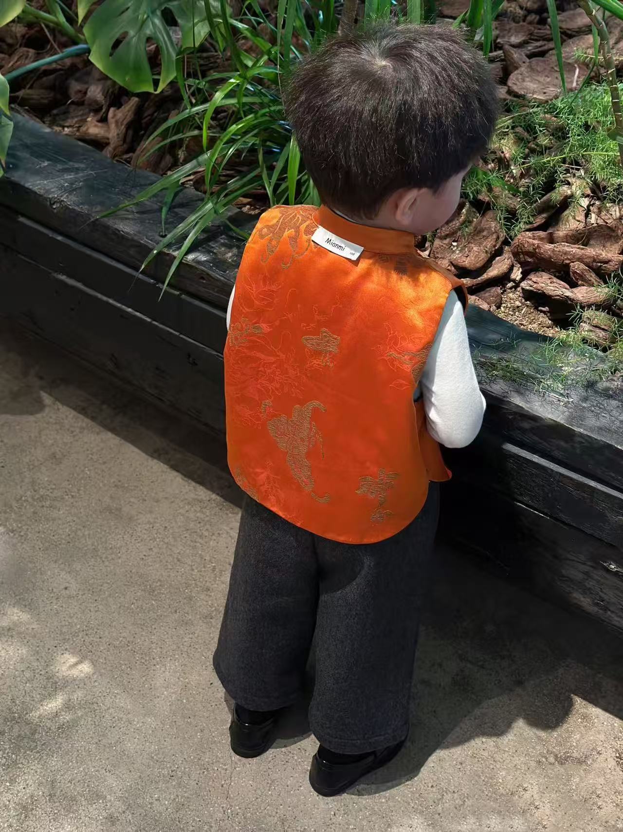 New Chinese-Style Vest for Boys and Girls, 2025 Winter New Model, High-End Parent-Child Outfit, Reversible Orange Sleeveless Vest, Trendy