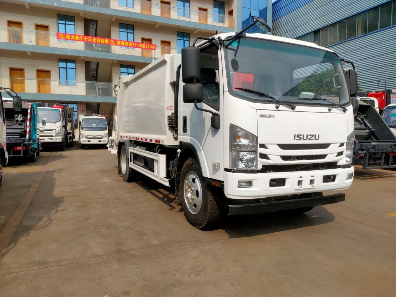 Export Peru Qingling Isuzu 8 Tons 10 Tons 12 Tons Export Compressed Garbage Truck Household Garbage Transfer Truck