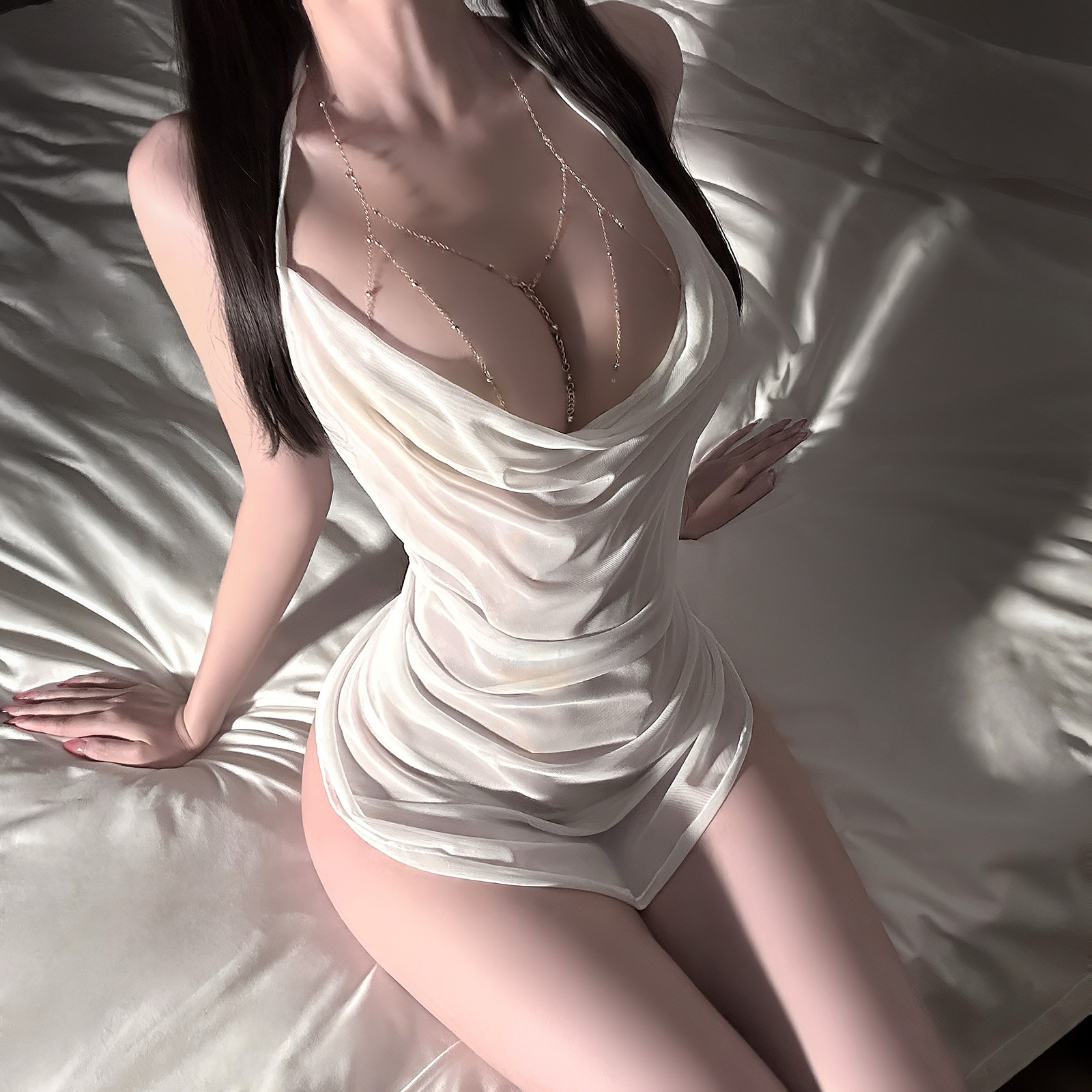 Sexy Lingerie with a Pure and Alluring Design, Featuring a Low-Cut Neckline and a Revealing Style, with a See-Through Temptation and No Need to Take Off the Uniform, Qqny1638