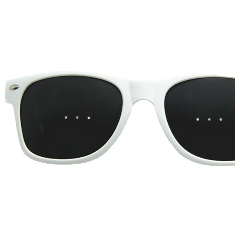 The new three-hole glasses pinhole glasses genuine certification guarantee to adjust all kinds of bad Vision Factory wholesale