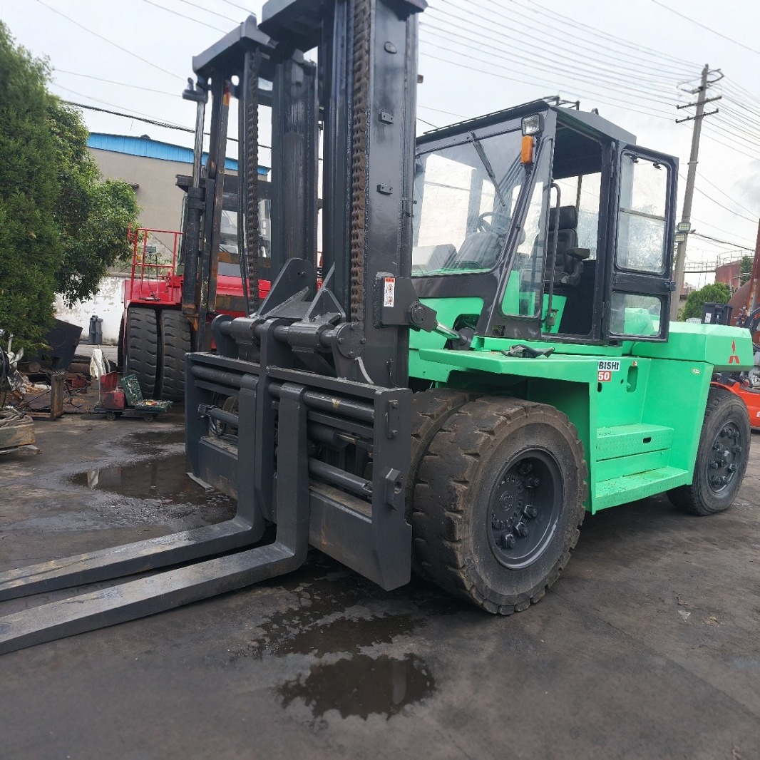 Б/у вилочный погрузчик Mitsubishi 15 тонн на продажу по низкой цене. Регулируемая вилка, доставка по всей стране, гарантия 1 год