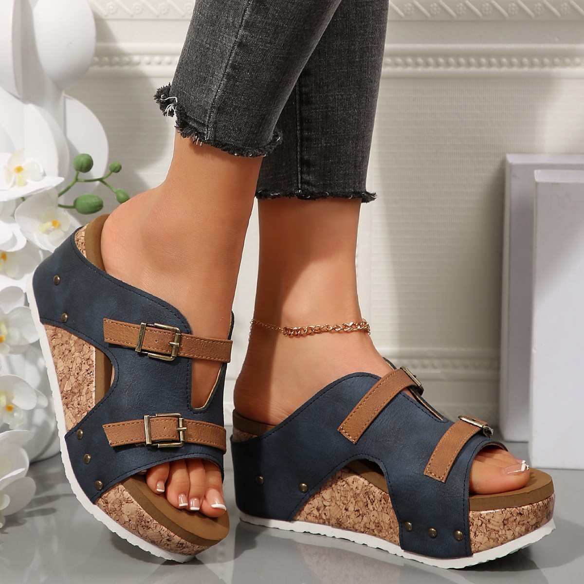 2025 new European and American cross-border direct supply foreign trade plus size 43wish wedge heel women fish mouth thick bottom rivet sandals women