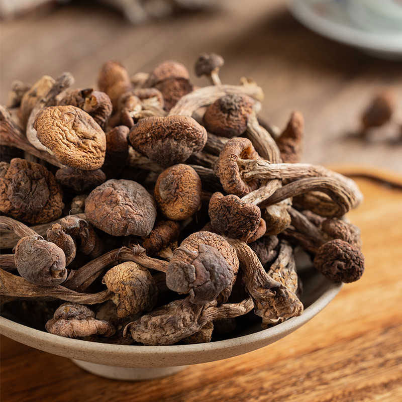 Northeastern Wild Dried Hazelnut Mushrooms from Changbai Mountain, Pure Natural Northeastern Chicken Stew Dried Mushrooms, Authentic Origin, Direct Delivery, Guaranteed Authenticity