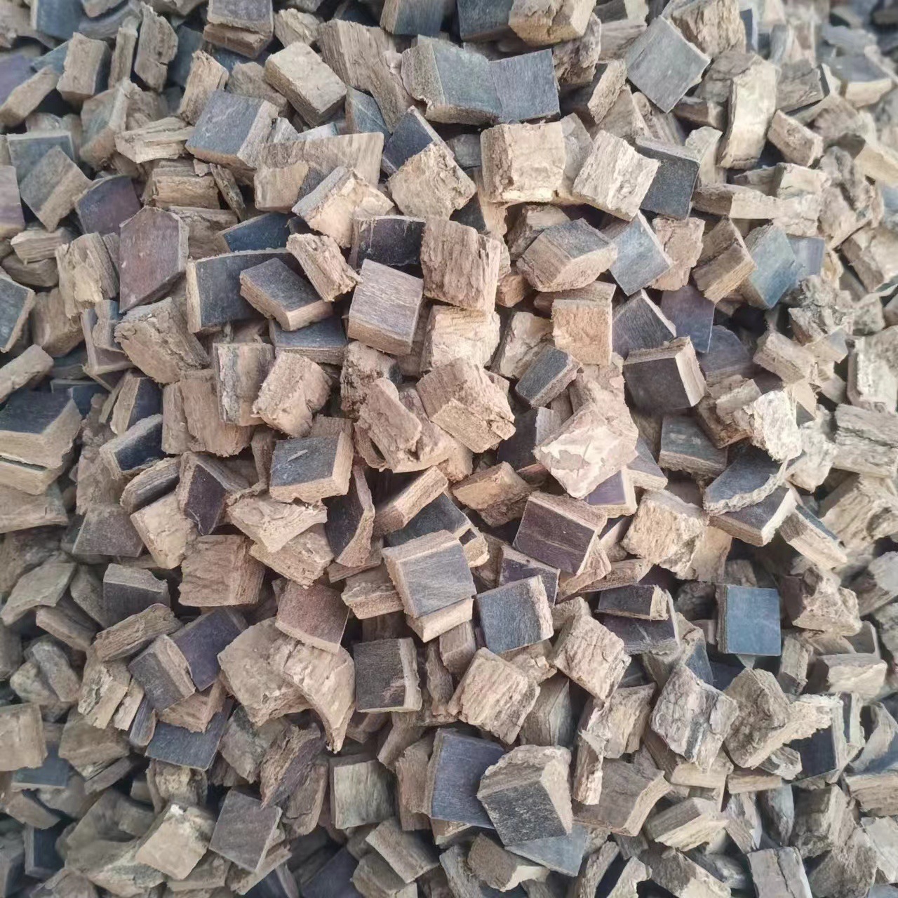 Anguo Spot Wholesale and Retail New Arrivals of Eucommia Ulmoides, Scraped Eucommia Ulmoides, Old Bark Eucommia Ulmoides, Various Specifications and Large Discounts