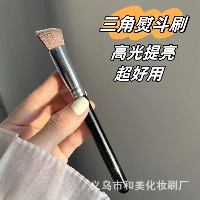 Triangle High Glow Brush Iron Brush Concealer Brush Face No Mark Foundation Brush Brightening Brush Soft Hair New Cosmetic Brush Cross Border