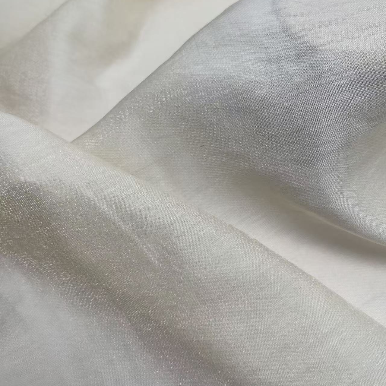 Bright Silk Acetate Tencel Is Smooth, Comfortable and Soft 65Gsm, Suitable for Private Shirts and Dresses