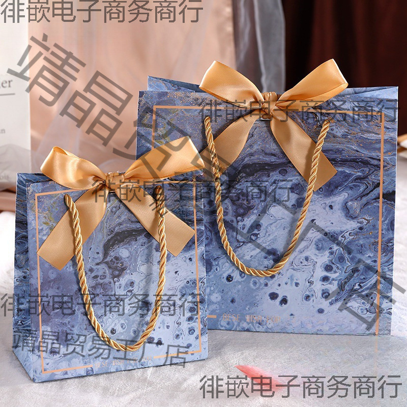 Christmas Brooch Box European Style Accessible Luxury Jewelry Storage Collection Packaging Bag Small as Shown in the Picture
