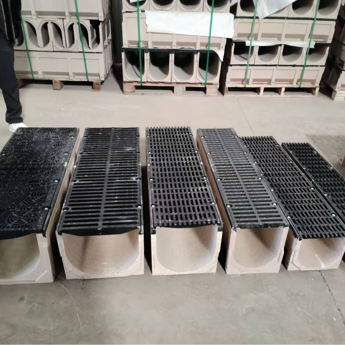 Resin concrete drainage ditch U-shaped groove stainless steel linear rainwater ground groove courtyard outdoor engineering U-shaped groove