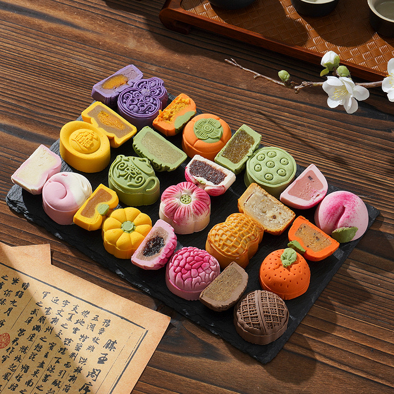 Chinese-Style Palace Mooncakes with Persimmon and Peanut Filling for Mid-Autumn Festival, Individually Packaged Traditional Chinese Pastries Wholesale from Manufacturers