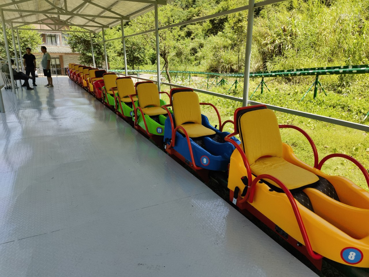 Playing with a Car on a Steel Pipe, Unpowered Pulley, Scan Code to Pay for Pulley, Monorail Pulley