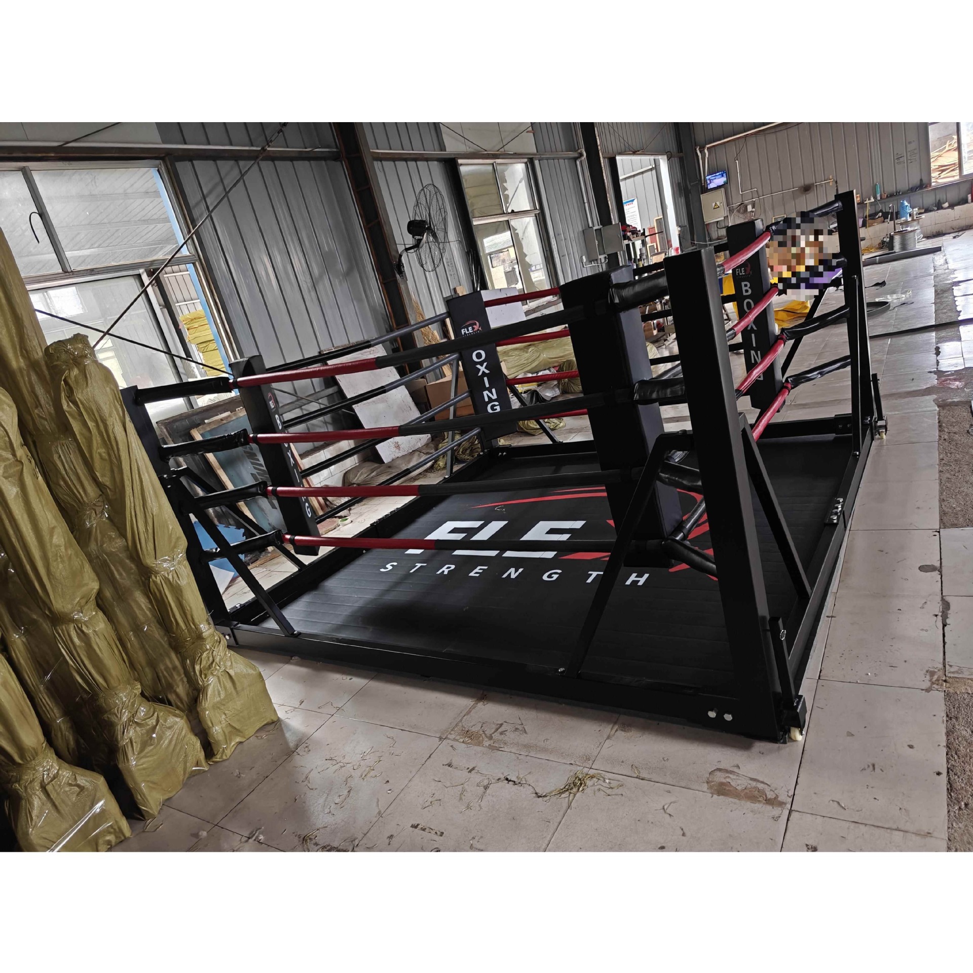 Складной портативный боксерский ринг для соревнований по Муай Тай и кикбоксингу