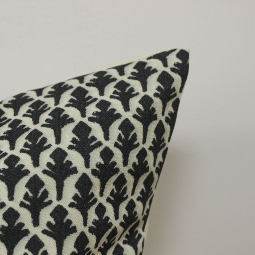 Spot Amazon Single-Sided Printing Design 45X45 Floral Black Pillowcase Retro Polyester Cotton Neutral Design Pillowcase