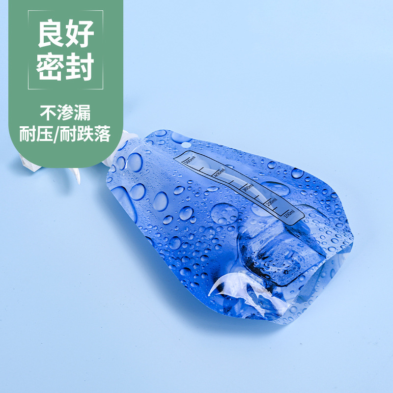 Factory spot wholesale 500ml outdoor folding watering can nozzle water bag plastic watering can garden watering spray water bag