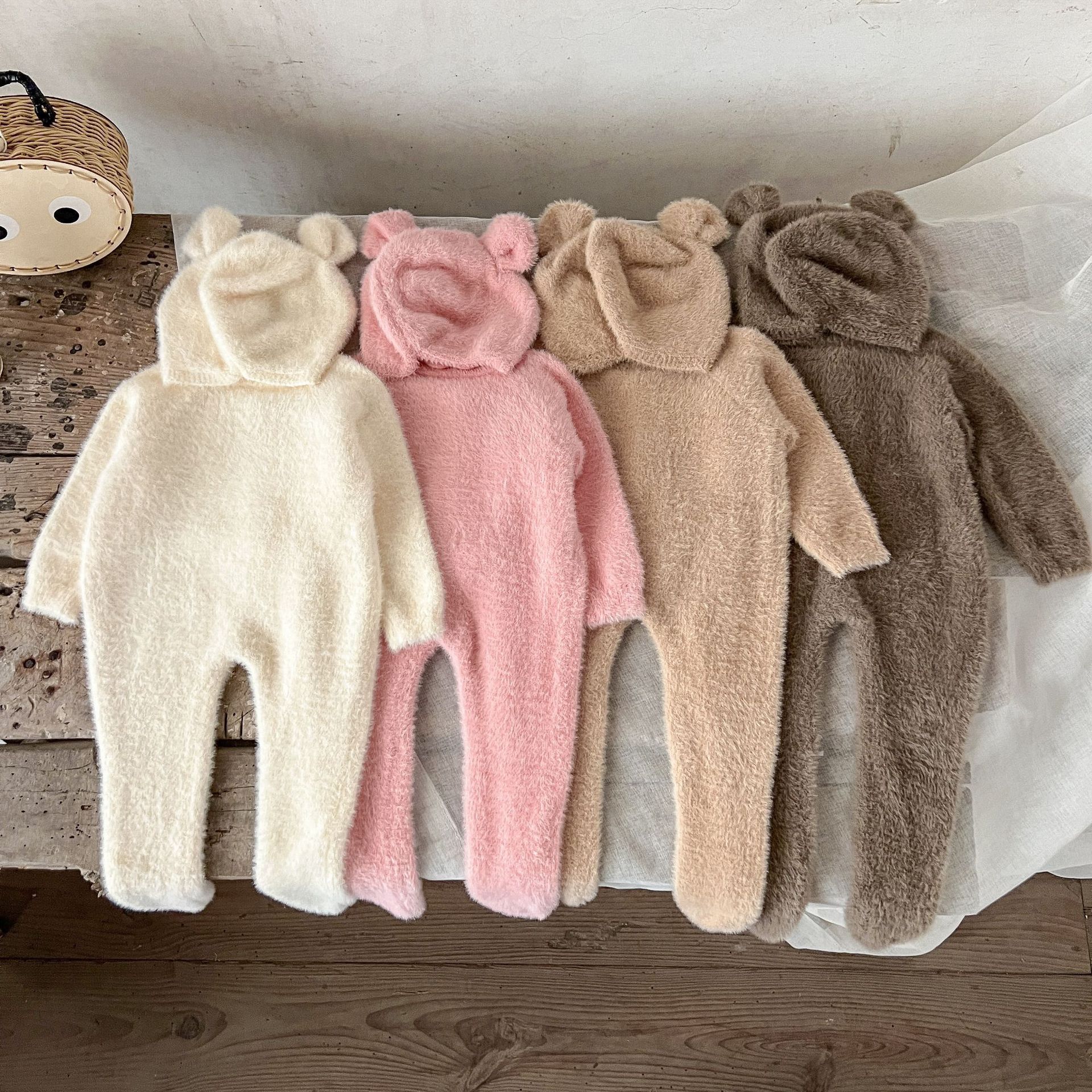 Online celebrity ins baby winter jumpsuit baby 100 days clothes mink velvet cute bear bag foot romper out