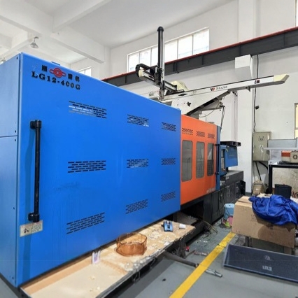 Пресс-форма Ssanshin Yizumi Инъекционный формовочный станок Un200A5, Un200A2, Un260A5 Б/У на продажу