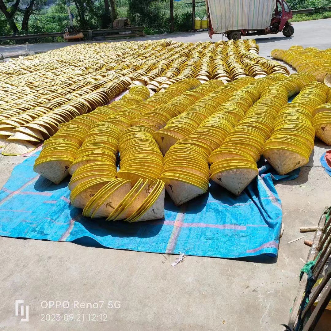Source Manufacturer Bamboo Hat with Three Leaves for Tea Picking, Sun Protection, Rain Protection, Children's and Adult's Bucket Hat for Performance and Decoration