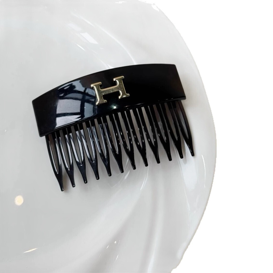 Korean Fashion Letter H Inverted Comb for Women 2025 New Style Forehead Bangs and Broken Hair on the Back of the Head Finishing Hair Comb Headwear