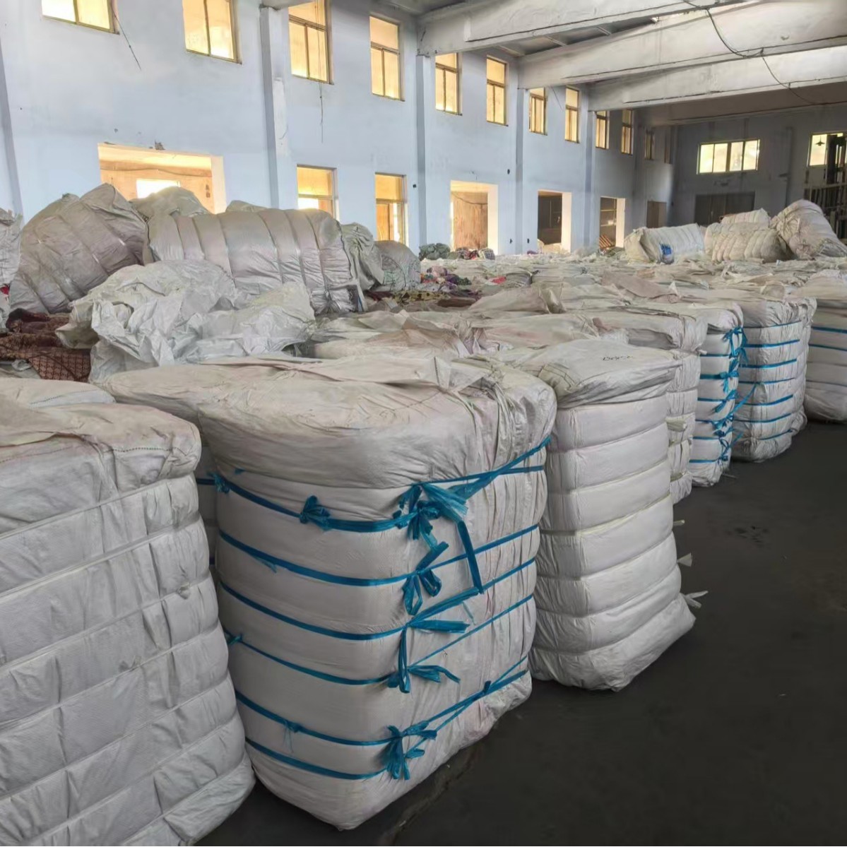 Plant Cashmere Brushed Printed Fabric Imitation Batik Treatment Bedding Stock Fabric Residual Fabric Factory Direct Sales Can Be Sold by the Ton