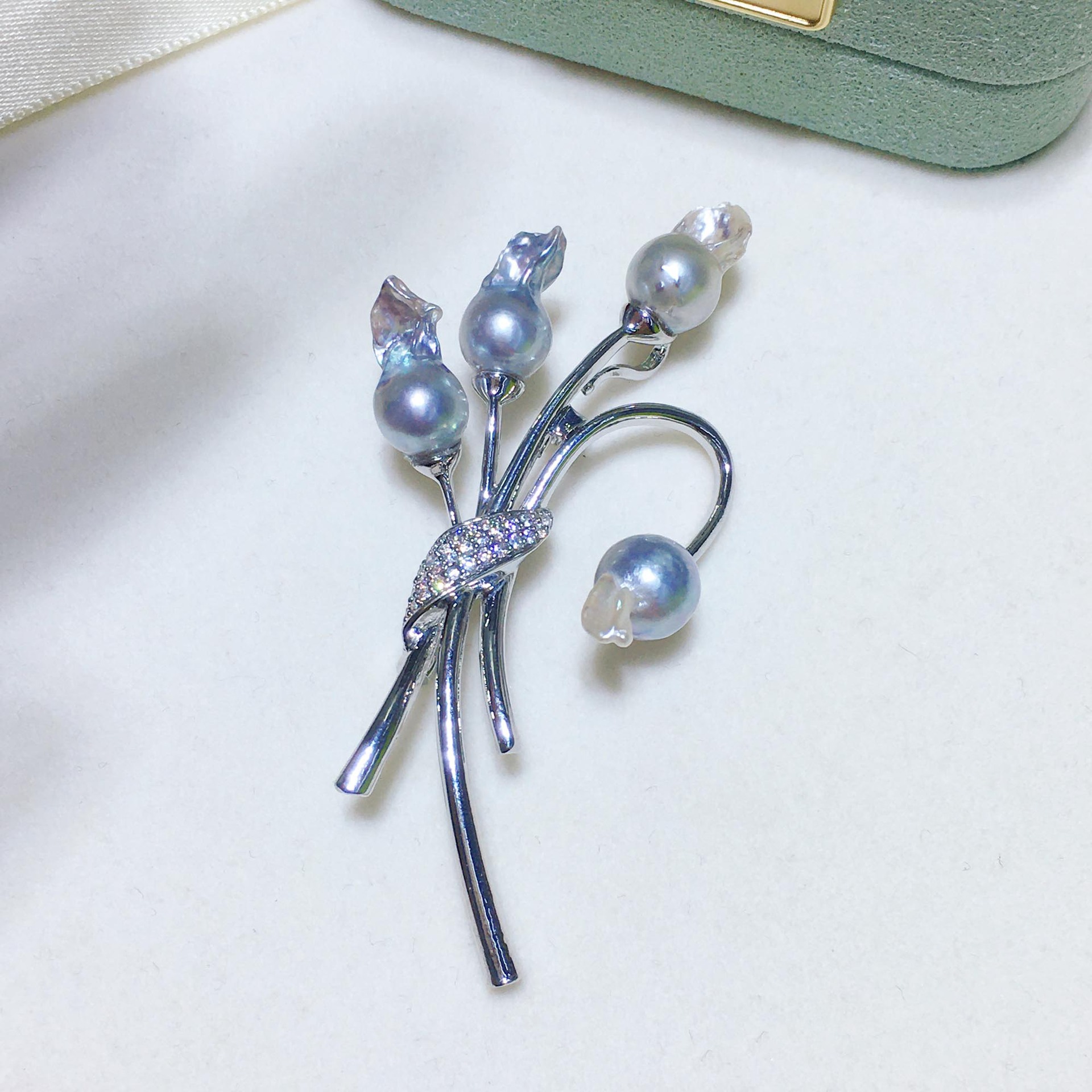 Autumn new temperament sea water really many hemp pearl flower leaf brooch suit cheongsam pin brooch