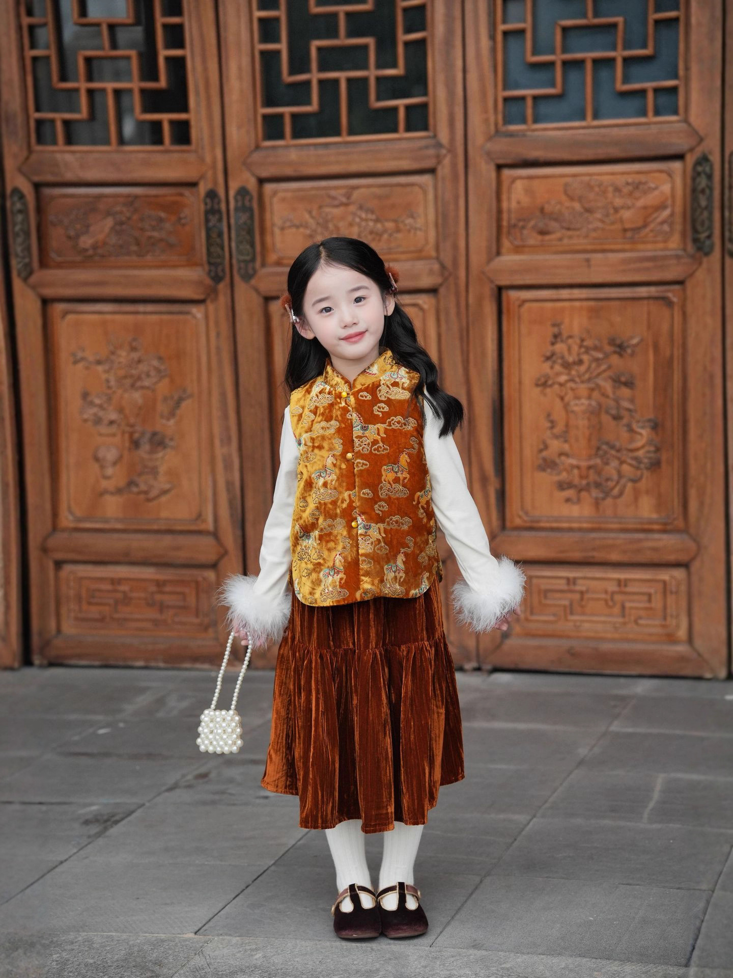 Winter New Children's Chinese-Style Vest, New Chinese Brother and Sister Outfit, Silk Velvet Waistcoat, High-End Parent-Child New Year Outfit Trend