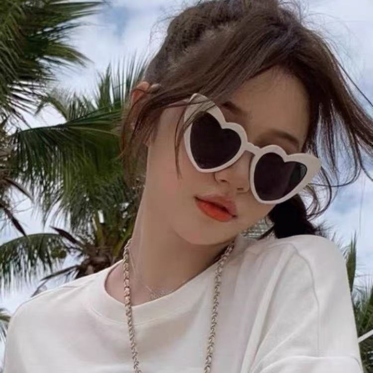 Cross-Border Hot-Selling European and American Style Heart Sunglasses for Women, Fashion Party Slimming Look Sunglasses, Beach Photo Taking Heart Glasses
