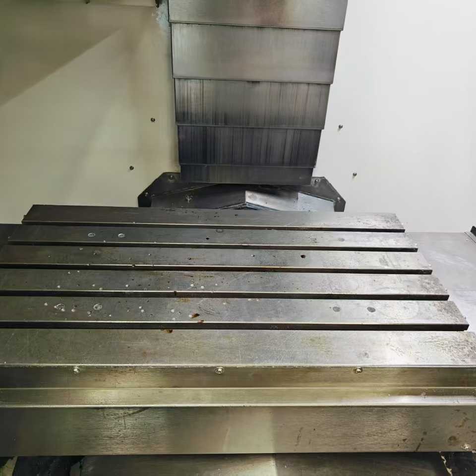 For Sale Second-Hand Huaji Cv-855 Vertical Machining Center Spindle Taper Bt40 in Stock