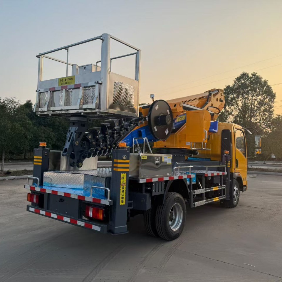 Factory Direct Sales Sinotruk Blue Plate 36m Aerial Work Vehicle Street Light Advertising Installation and Maintenance Lift Vehicle