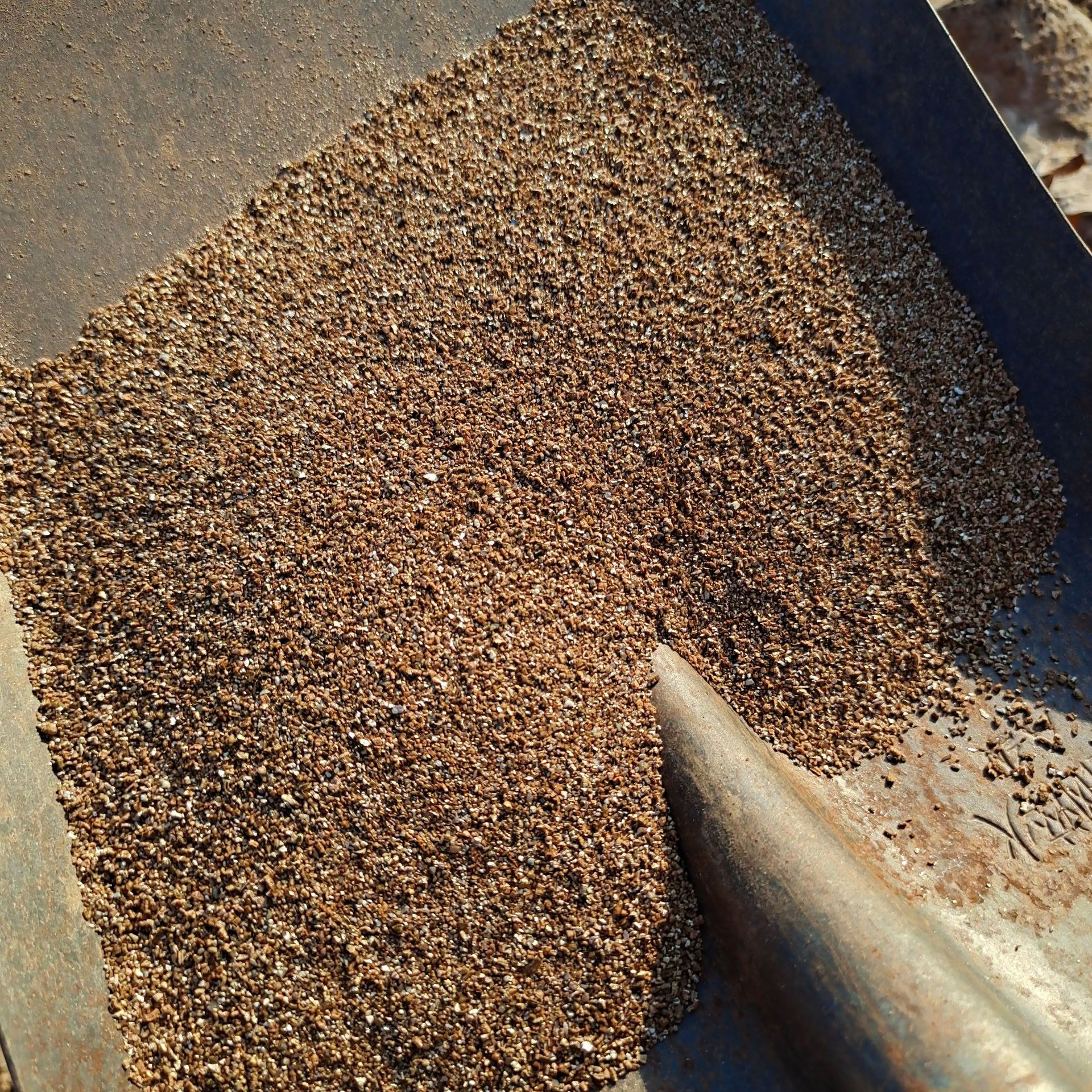 Vermiculite Manufacturer Wholesale Cutting Seedling Substrate Horticultural Vermiculite Insulation Warm Baby Paint Expanded Vermiculite Particles