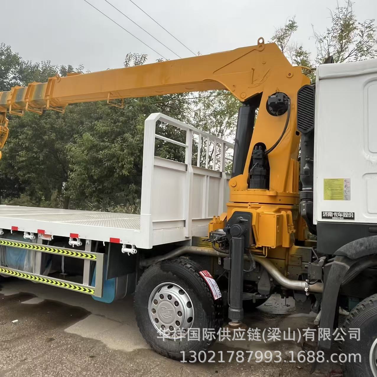 Exported to Africa Remanufactured Howo Dump Truck 10-Wheel 12-Wheel 371 Horsepower Straight Arm Mobile Crane Folding Crane