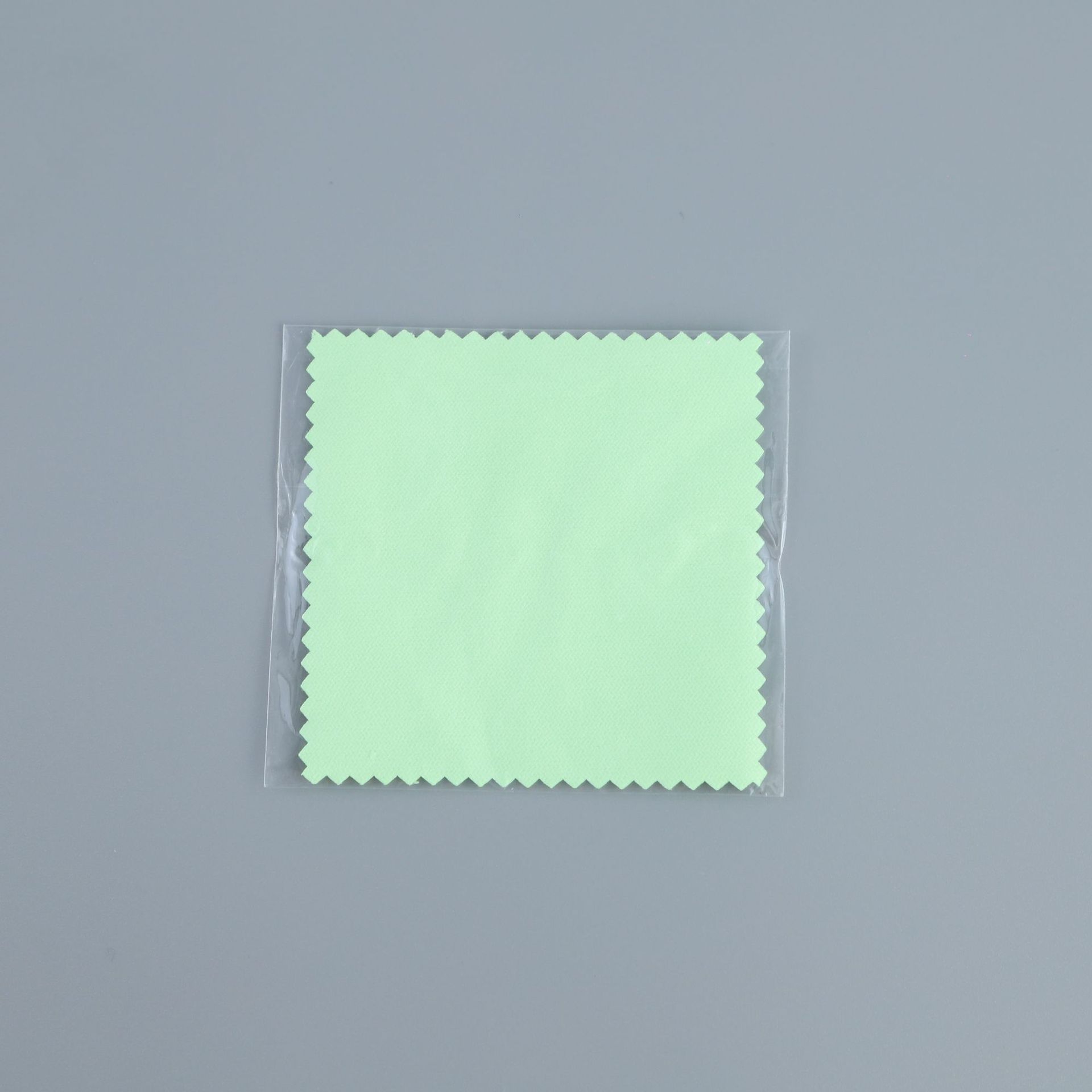 Wholesale silver cleaning cloth 8*8opp bag independent packaging double-sided velvet gold and silver cleaning cloth with polishing effect jewelry maintenance