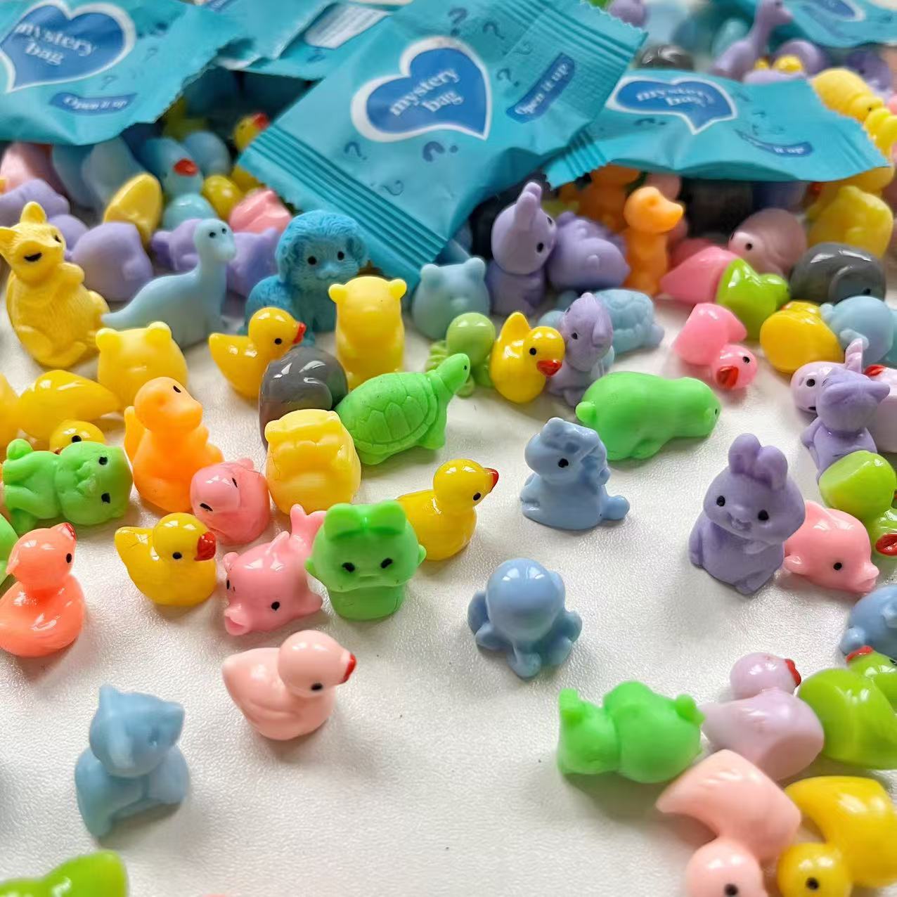 Cartoon luminous cute small animal mixed resin DIY English illiterate bag small accessories creative desktop decoration ornaments