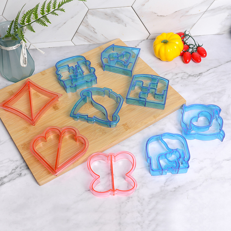 DIY mold toast bread cutting household food and play plastic toast cutting animal puzzle Bento mold cross-border wholesale