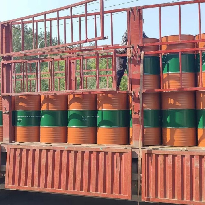 Large Quantities of Diethyl Glycol Monobutyl Ether Are Available at Favorable Prices. Db Is a White-Proof Ink and Coating Solvent, Industrial-Grade Diethyl Glycol Butyl Ether
