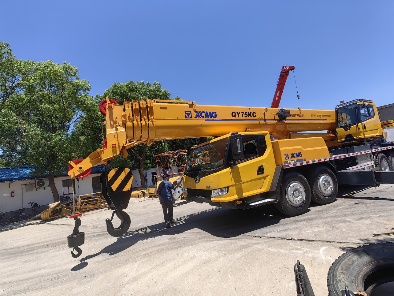 Second-Hand Truck Crane Xcmg Qy75Kc Crane Maintenance Site Multiple Xcmg 70 Tons 80 Tons