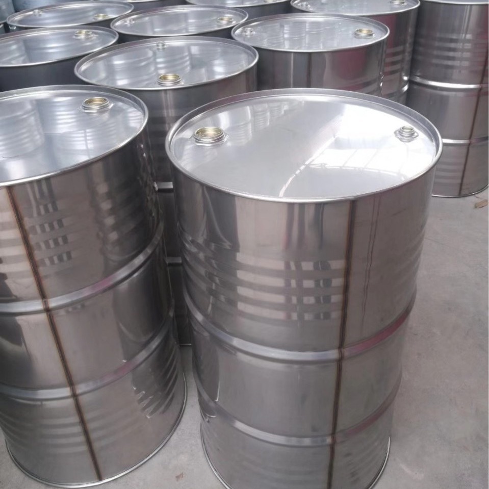 Производители поставляют железные стальные бочки, бочки, металлические, новые и б/у, химические контейнеры