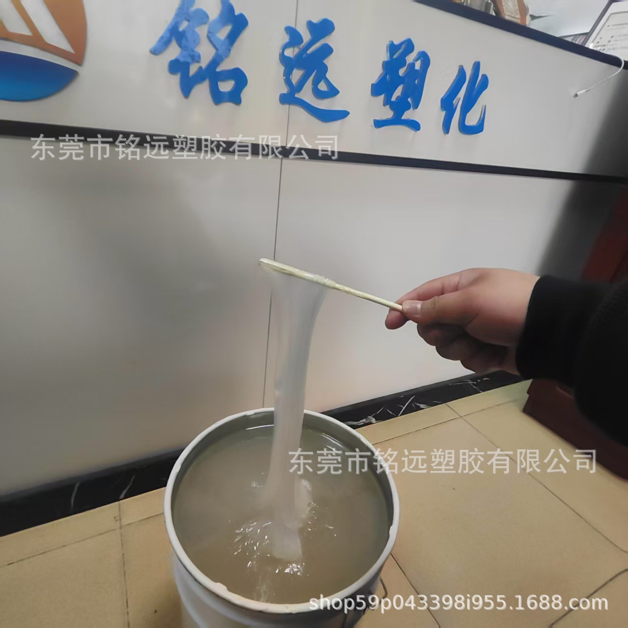 Liquid Isoprene Rubber 5000 Molecular Weight, Low Viscosity, Can Be Used as Adhesive, Widely Used in Rain Boots, Etc