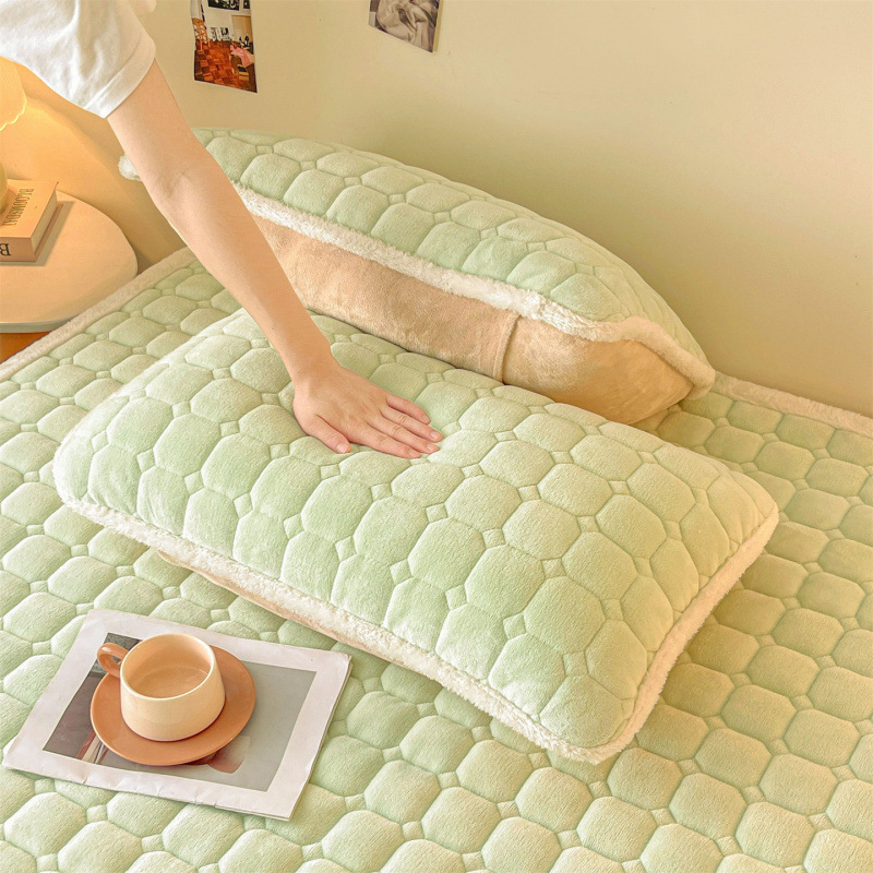Thickened Milk Velvet Bed Protector, Winter Warm Household Mattress Pad, Blanket, Coral Velvet Bed Sheet Three-Piece Set, Bed Cover