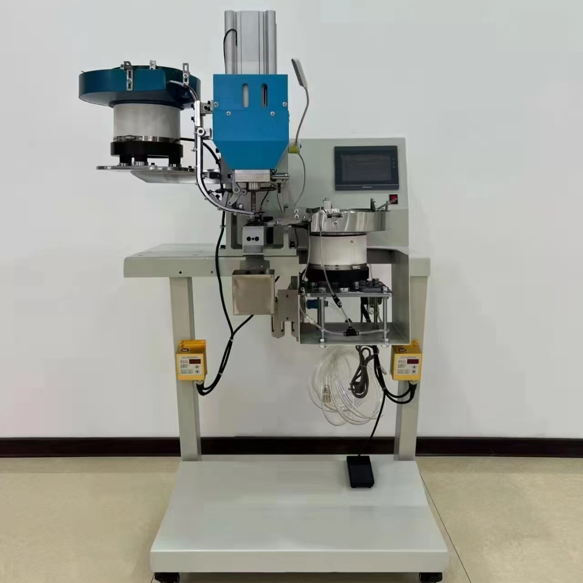 Full-automatic eye machine factory tag automatic eye machine handbag button machine full-automatic nail machine button machine