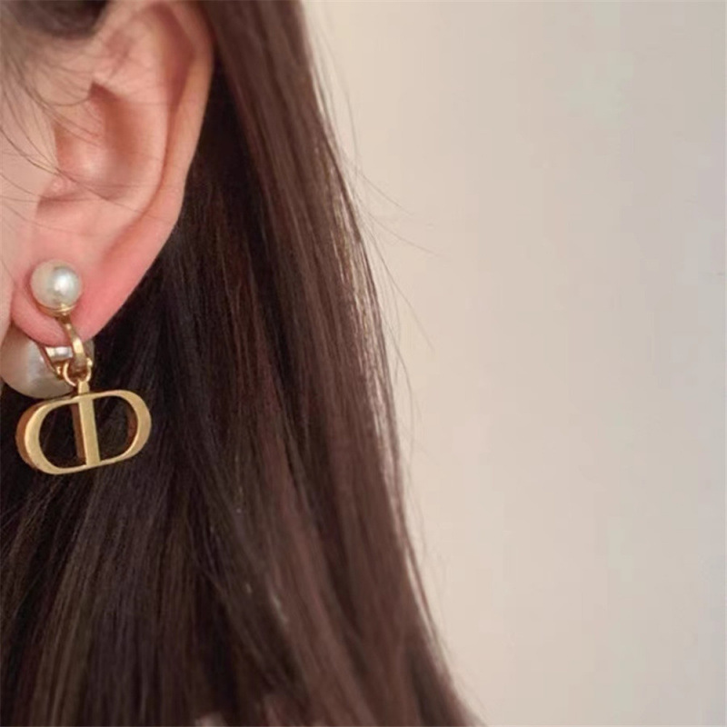 2025 New CD Letter Pearl Ear Clip Earrings Internet Famous Popular Women's Light Luxury Retro Old Earrings