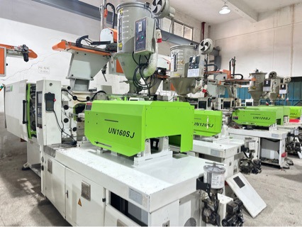 Б/у литьевая машина Yizhimi Un120Sj с переменной помпой, 90% новая, небольшая горизонтальная машина для литья под давлением