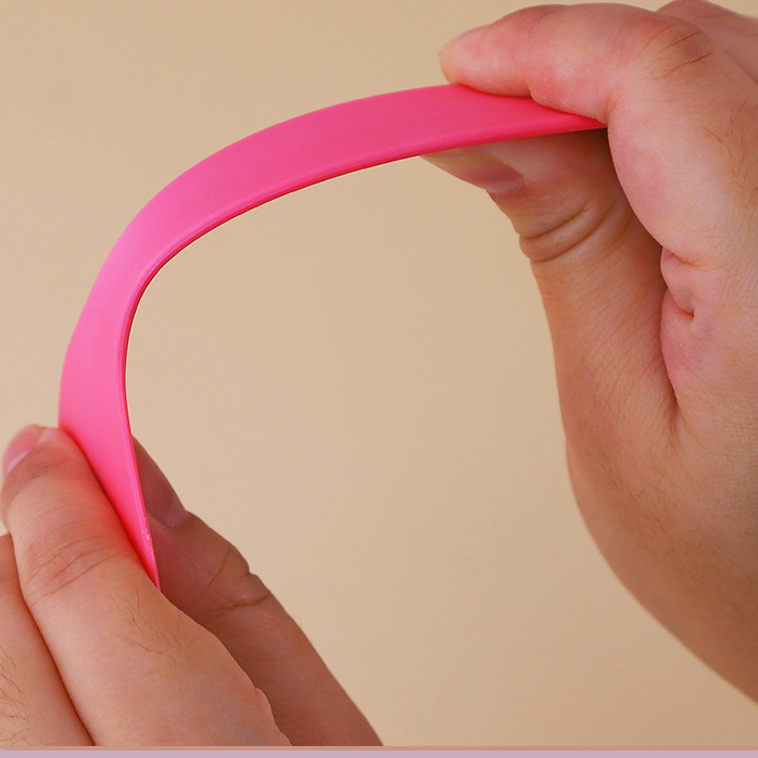 Small yellow shovel plastic small scraper multi-function scraper defrosting and removing ice and snow shovel hand account tool cleaning scraper