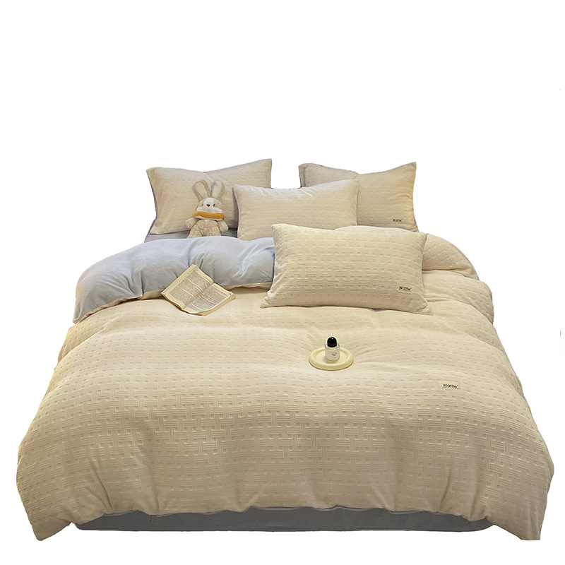 Class a Thickened Carved Milk Velvet Four-Piece Set for Autumn and Winter, Bed Sheet and Duvet Cover, Baby Velvet Three-Piece Set, Dormitory Fitted Sheet Style
