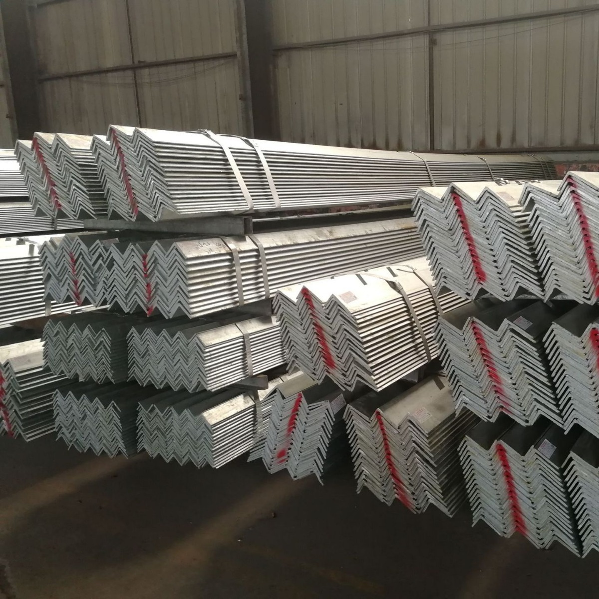 Customized Processing of Galvanized Angle Steel Q235B Hot-Rolled Equal Angle Steel Curtain Wall Triangle Iron Bracket with Hole Universal Angle Iron