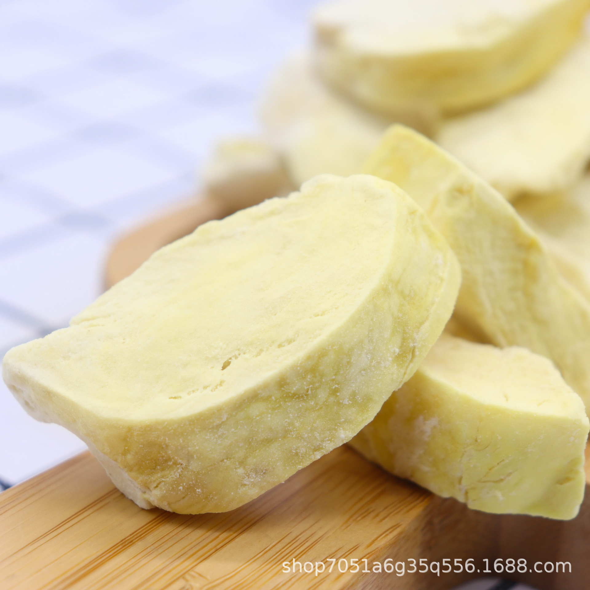 Freeze-dried durian dried Liantai gold pillow durian crisp durian strip freeze-dried food factory full box wholesale