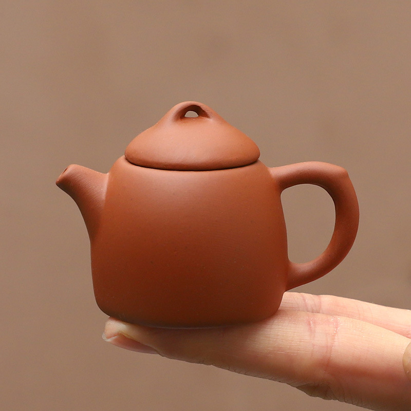 Mini Purple Clay Teapot with Smoke Spray, Special Fingertip Pot for Milk Tea Cups, Tea Pet Ornament, Manufacturer's Handle Pot